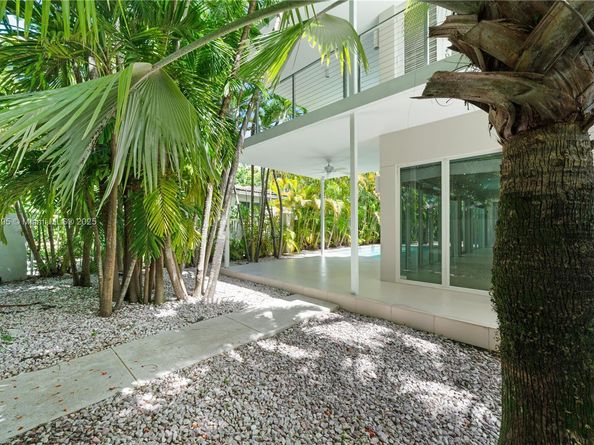 4050 Hardie Ave, Miami FL 33133