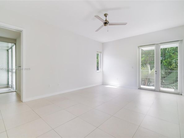 4050 Hardie Ave, Miami FL 33133