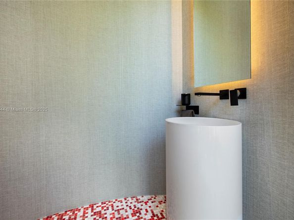 8055 Noremac Ave, Miami Beach FL 33141