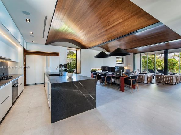 8055 Noremac Ave, Miami Beach FL 33141