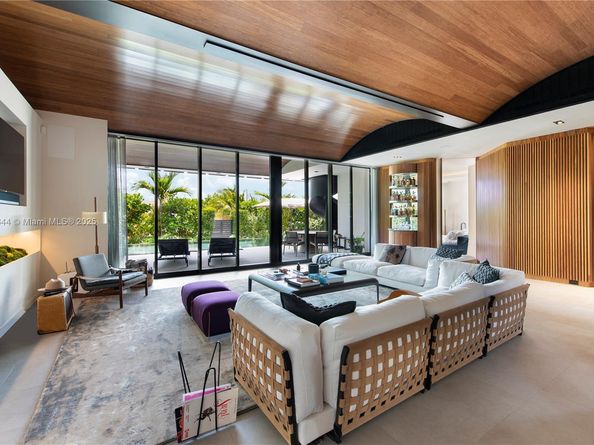 8055 Noremac Ave, Miami Beach FL 33141