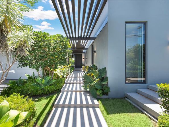 8055 Noremac Ave, Miami Beach FL 33141