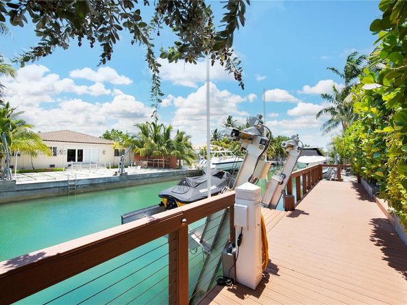 8055 Noremac Ave, Miami Beach FL 33141