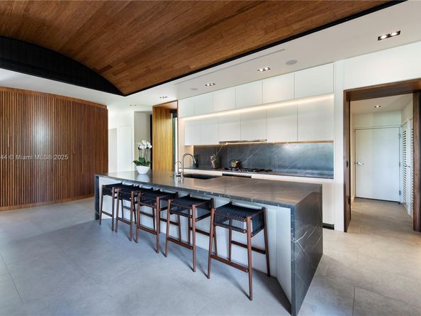 8055 Noremac Ave, Miami Beach FL 33141