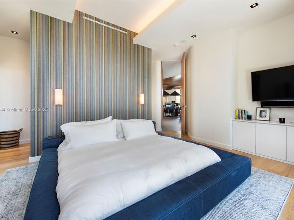 8055 Noremac Ave, Miami Beach FL 33141