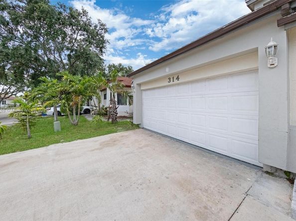 314 Bishop Rd, North Lauderdale FL 33068