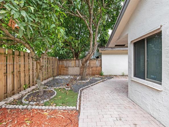 314 Bishop Rd, North Lauderdale FL 33068