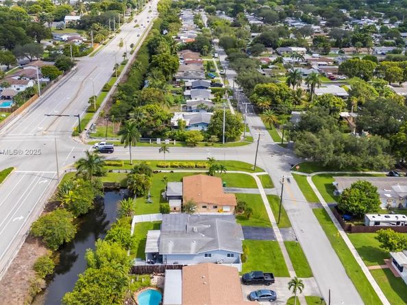 5209 SW 95th Ave, Cooper City FL 33328