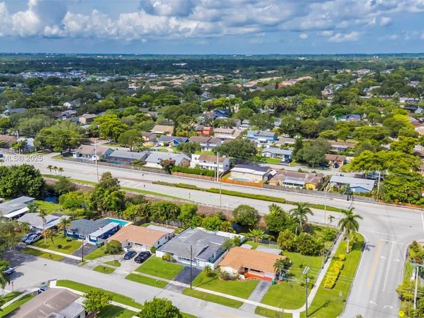 5209 SW 95th Ave, Cooper City FL 33328