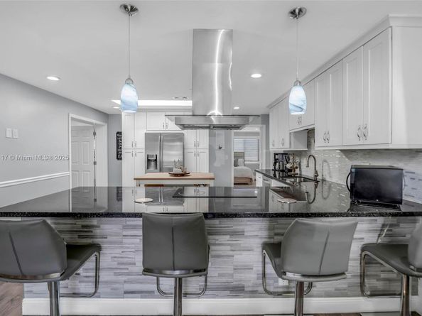 5209 SW 95th Ave, Cooper City FL 33328