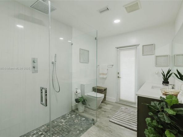 8501 SW 72nd Ter, Miami FL 33143