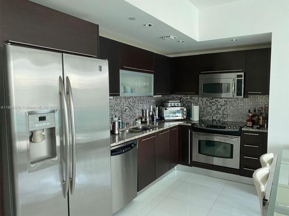 950 Brickell Bay Dr 2707, Miami FL 33131