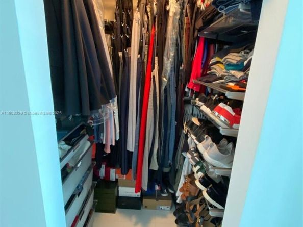 950 Brickell Bay Dr 2707, Miami FL 33131