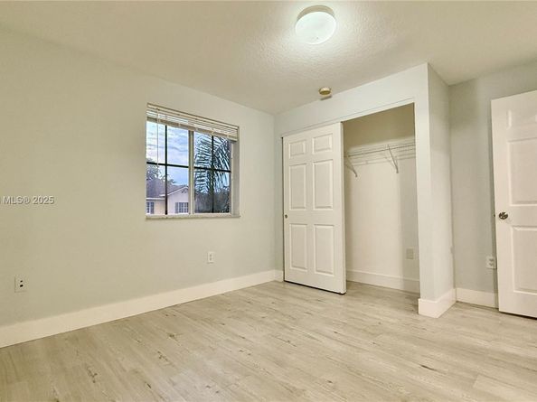 1976 SW 60th Ter, North Lauderdale FL 33068