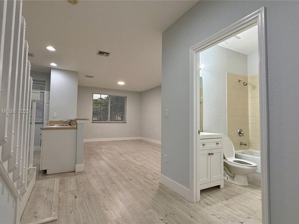 1976 SW 60th Ter, North Lauderdale FL 33068