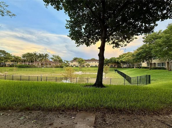 1976 SW 60th Ter, North Lauderdale FL 33068
