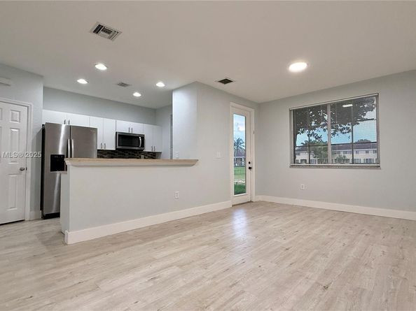 1976 SW 60th Ter, North Lauderdale FL 33068