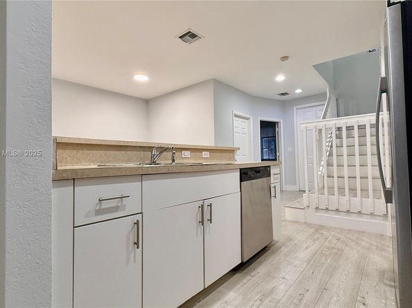 1976 SW 60th Ter, North Lauderdale FL 33068