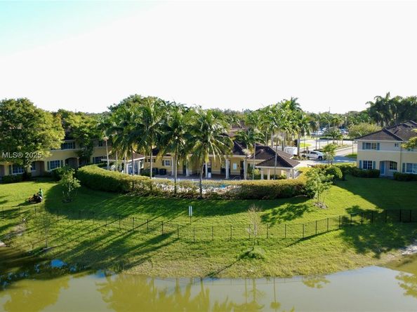 1976 SW 60th Ter, North Lauderdale FL 33068
