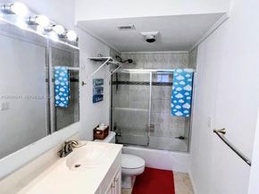 300 Bayview Dr 915, Sunny Isles Beach FL 33160