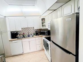 300 Bayview Dr 915, Sunny Isles Beach FL 33160