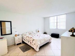 300 Bayview Dr 915, Sunny Isles Beach FL 33160