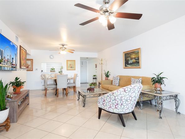 571 SW 141st Ave 207N, Pembroke Pines FL 33027