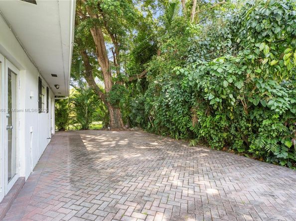 5520 San Vicente St, Coral Gables FL 33146