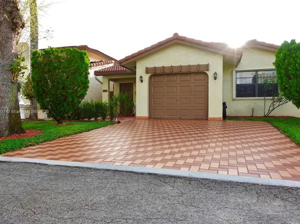 17450 NW 66th Ct, Hialeah FL 33015