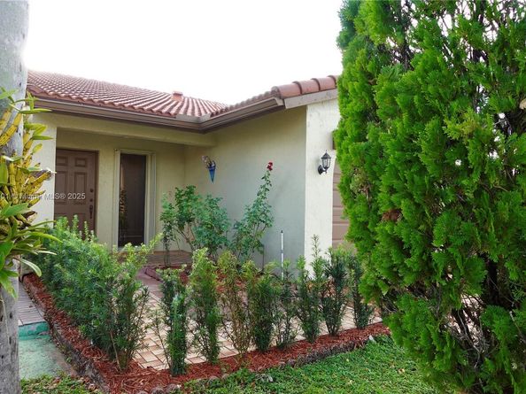 17450 NW 66th Ct, Hialeah FL 33015