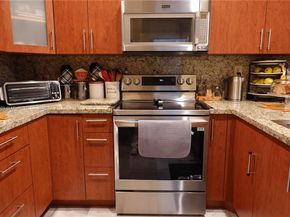 17450 NW 66th Ct, Hialeah FL 33015