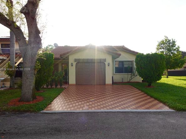 17450 NW 66th Ct, Hialeah FL 33015