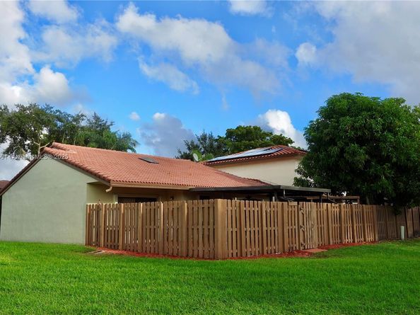 17450 NW 66th Ct, Hialeah FL 33015