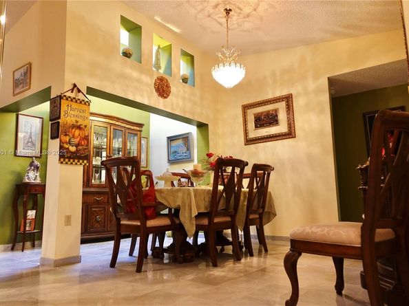 17450 NW 66th Ct, Hialeah FL 33015