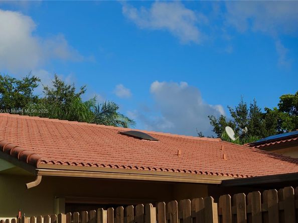 17450 NW 66th Ct, Hialeah FL 33015