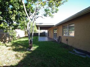 7525 SW 7th Pl, North Lauderdale FL 33068