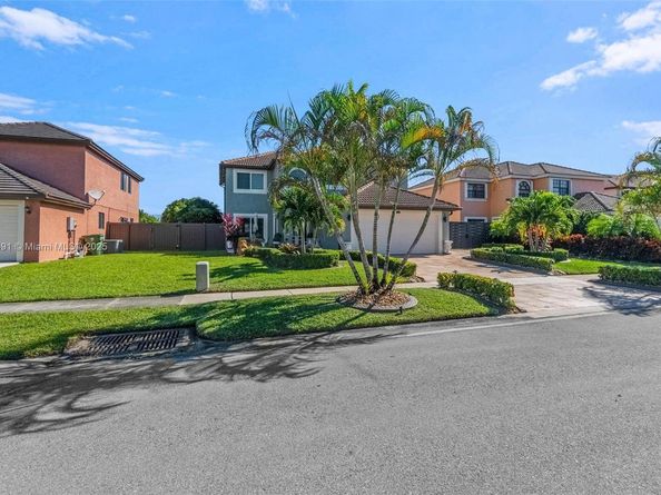 1521 SW 87th Ter, Pembroke Pines FL 33025