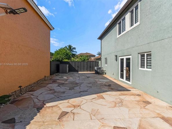 1521 SW 87th Ter, Pembroke Pines FL 33025