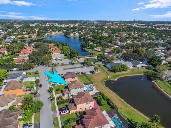 1521 SW 87th Ter, Pembroke Pines FL 33025