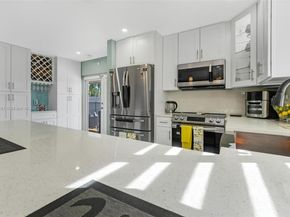 1521 SW 87th Ter, Pembroke Pines FL 33025