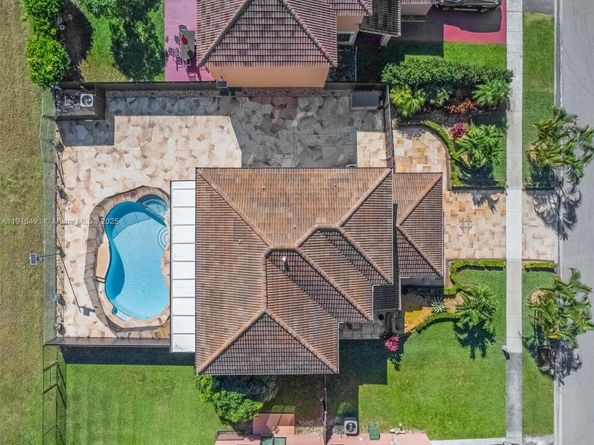 1521 SW 87th Ter, Pembroke Pines FL 33025