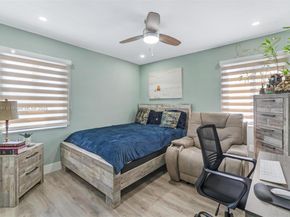 1521 SW 87th Ter, Pembroke Pines FL 33025