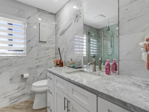 1521 SW 87th Ter, Pembroke Pines FL 33025