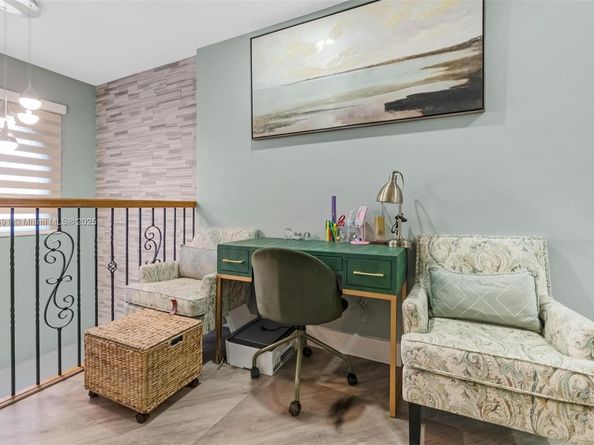 1521 SW 87th Ter, Pembroke Pines FL 33025