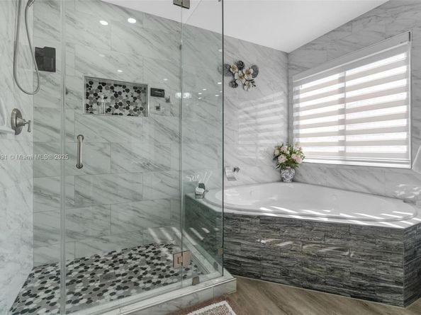 1521 SW 87th Ter, Pembroke Pines FL 33025