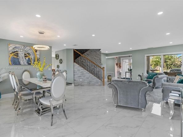 1521 SW 87th Ter, Pembroke Pines FL 33025