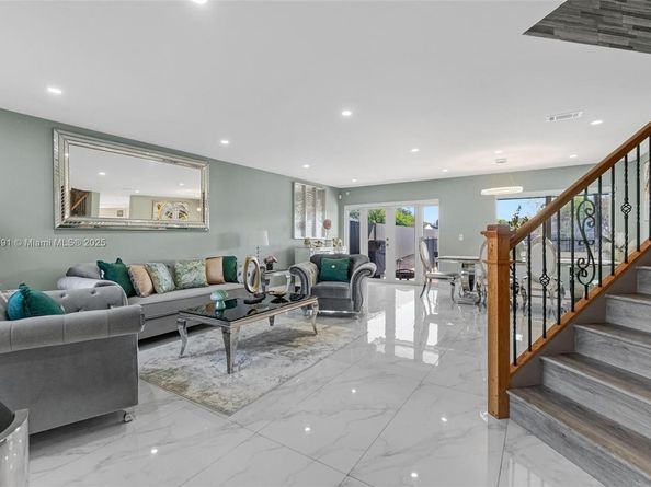 1521 SW 87th Ter, Pembroke Pines FL 33025