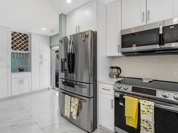 1521 SW 87th Ter, Pembroke Pines FL 33025