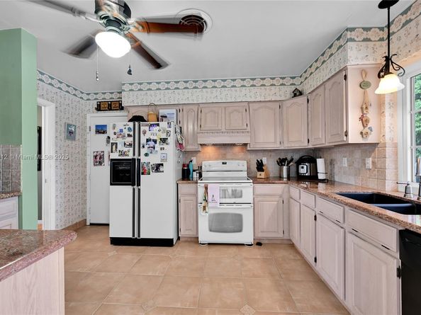 505 NW 20th St, Homestead FL 33030