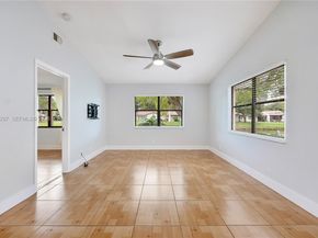 6616 N Parkway Dr 35, Margate FL 33068